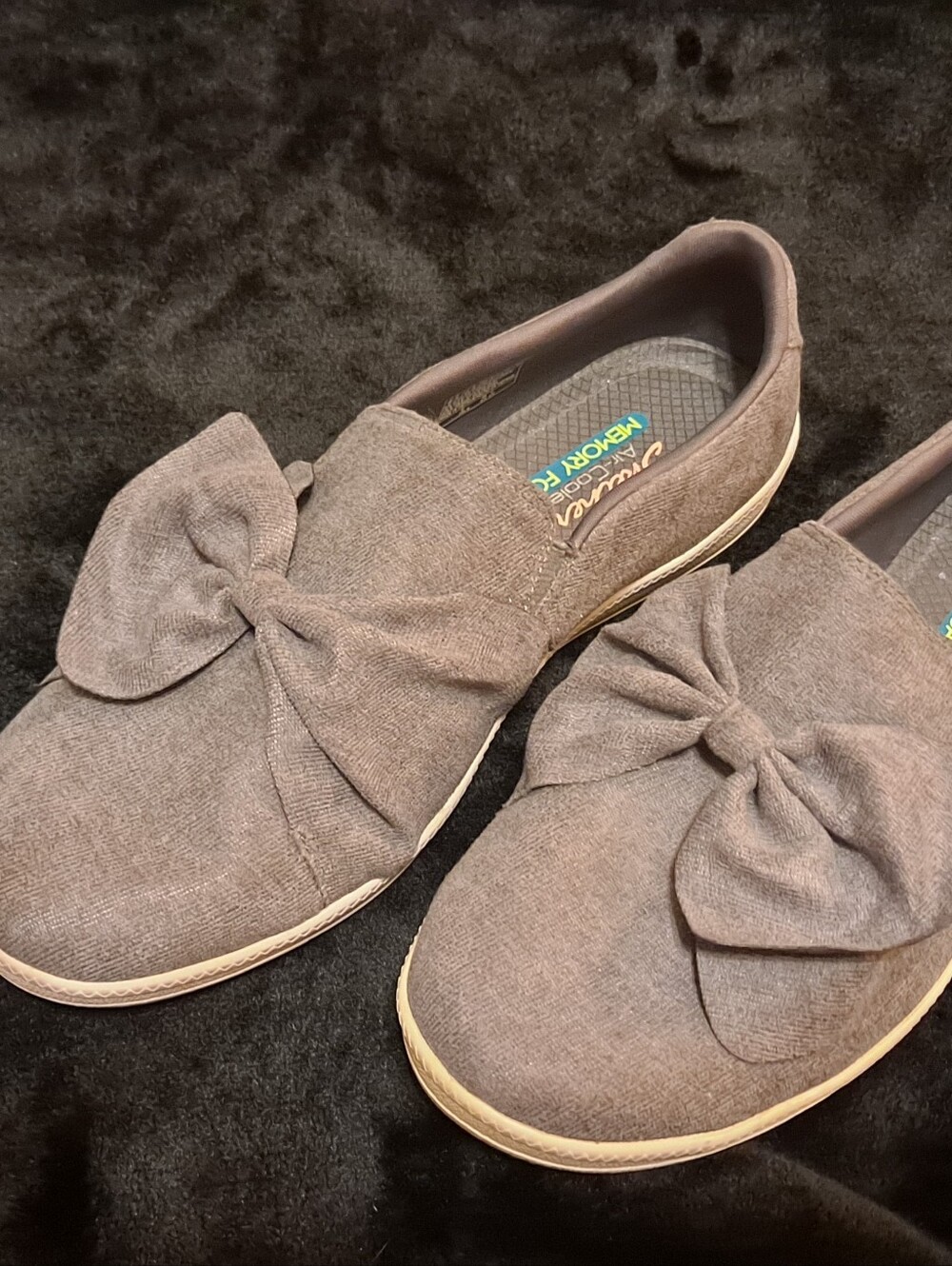 Skechers Lightweight Gray Knit Slip-On Women's Sneakers With Bow. Sz 9.5 - Picture 3 of 9
